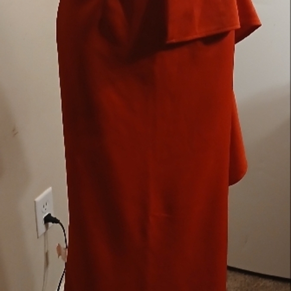 Elegant Red Strapless Dress - Picture 5 of 8